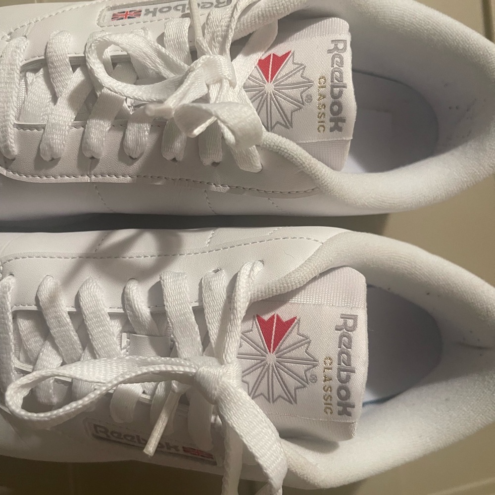 Reebok Classic White Sneakers Size 10 - Picture 3 of 6